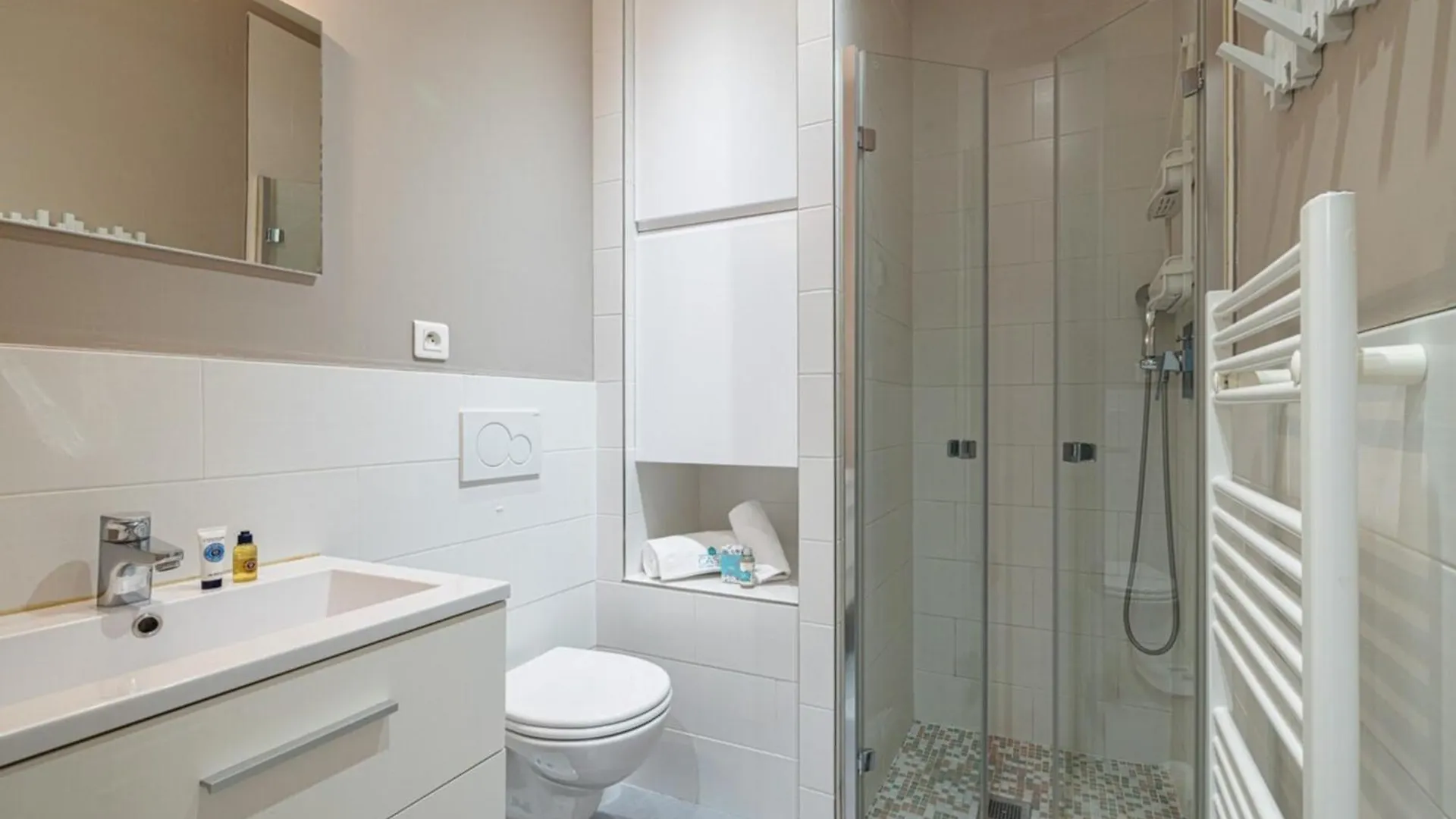 Joffre 49-D - Charming 2 Bedroom - Carre D'Or Nice Francie